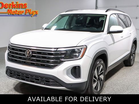 Used 2024 Volkswagen Atlas SE image 1