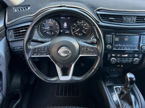 Used 2019 Nissan Rogue SV w/ Premium Package FWD image 16