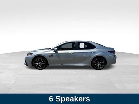 Used 2022 Toyota Camry SE FWD image 2