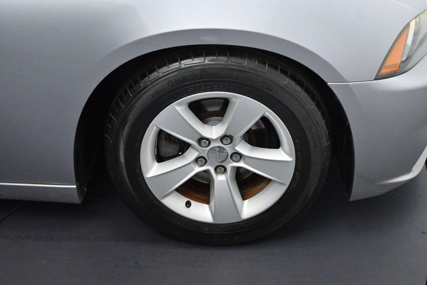 Used 2013 Dodge Charger SE RWD image 28