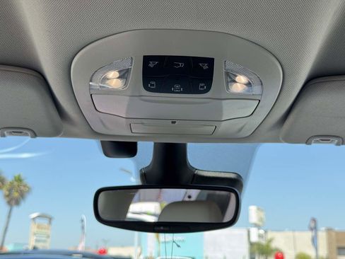 Used 2021 Chrysler Pacifica Touring-L FWD image 26