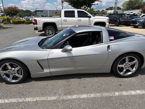 Used 2007 Chevrolet Corvette Coupe RWD image 4