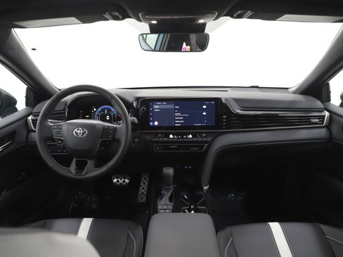 Used 2026 Toyota Camry SE w/ Multimedia Upgrade Package image 14