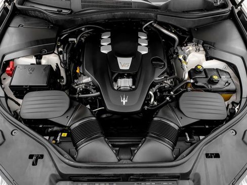Used 2020 Maserati Levante image 48