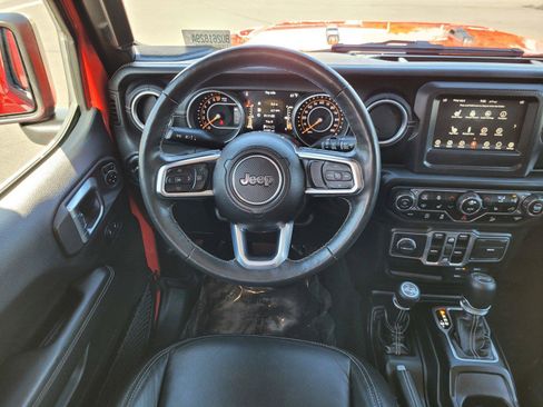 Used 2018 Jeep Wrangler Unlimited Sahara w/ Cold Weather Group AWD/4WD image 19
