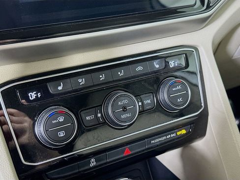 Used 2022 Volkswagen Atlas SE image 28