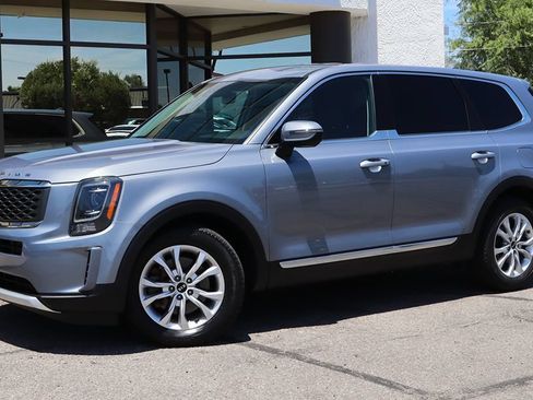 Used 2021 Kia Telluride LX AWD/4WD image 3