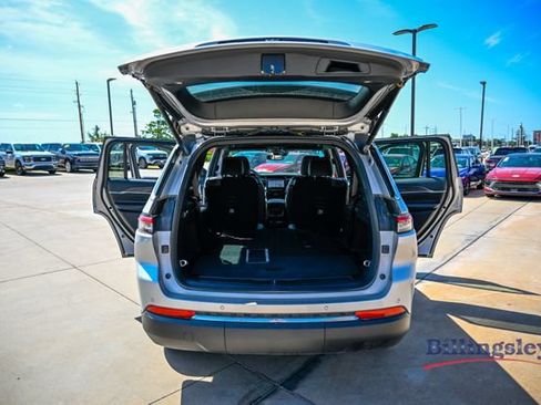 Used 2024 Jeep Grand Cherokee L Limited RWD image 17
