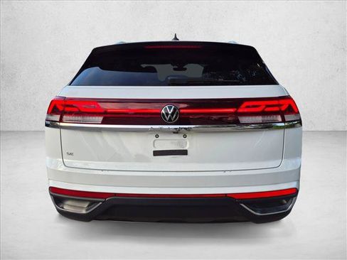 Used 2025 Volkswagen Atlas Cross Sport SE FWD image 6