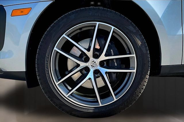 Used 2026 Porsche Macan AWD/4WD image 30