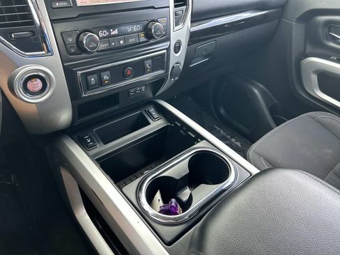 Used 2019 Nissan Titan SV w/ SV Convenience Package RWD image 32