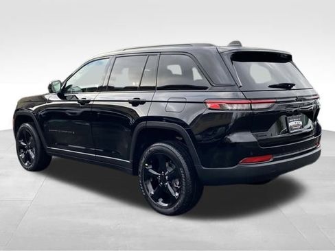 New 2025 Jeep Grand Cherokee Altitude image 5