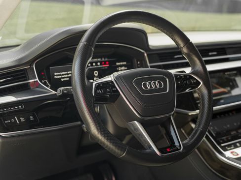 Used 2022 Audi S8 AWD/4WD image 10