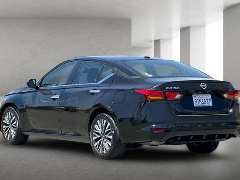 Used 2025 Nissan Altima 2.5 SV FWD image 6