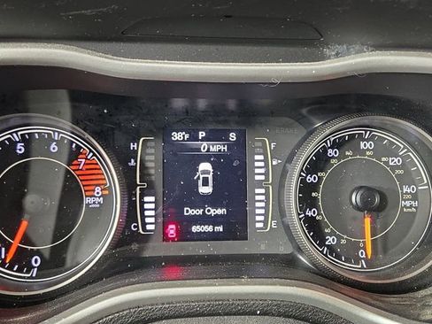 Used 2018 Jeep Cherokee Latitude Plus w/ Cold Weather Group image 16