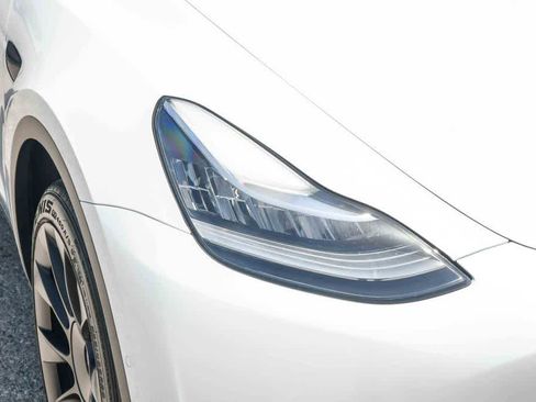 Used 2022 Tesla Model Y Long Range AWD/4WD image 4