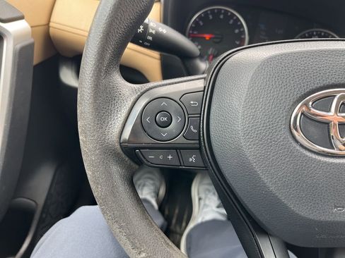 Used 2022 Toyota RAV4 LE image 12