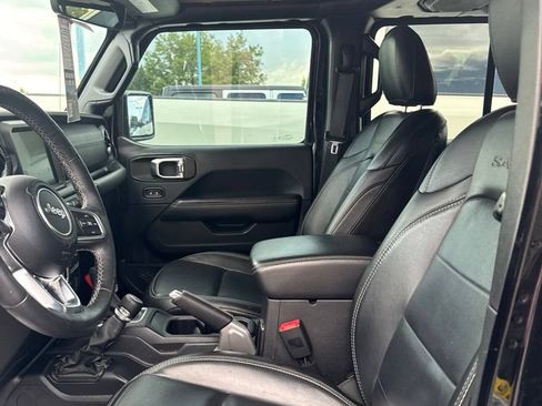 Used 2018 Jeep Wrangler Unlimited Sahara AWD/4WD image 7