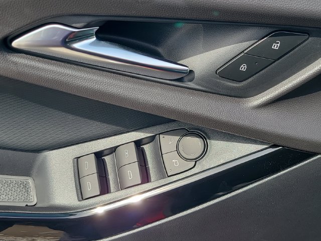 New 2027 Chevrolet Equinox LT w/ Convenience Package II FWD image 22