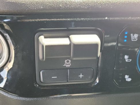 Used 2024 Chevrolet Silverado 1500 High Country w/ Midnight Edition AWD/4WD image 19