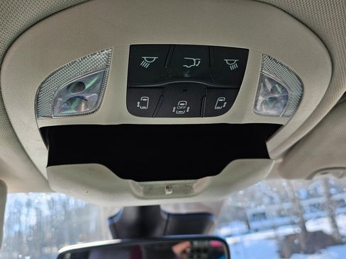 Used 2024 Chrysler Pacifica Touring-L image 34