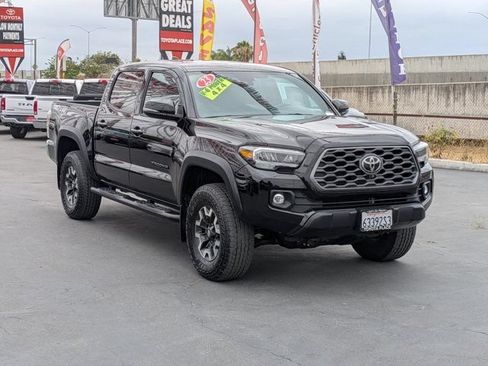 Used 2023 Toyota Tacoma TRD Off-Road w/ Black Out Package (TMS) AWD/4WD image 3