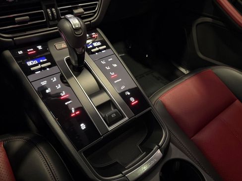 Certified 2023 Porsche Macan S image 19