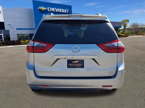 Used 2020 Toyota Sienna XLE Premium AWD/4WD image 25