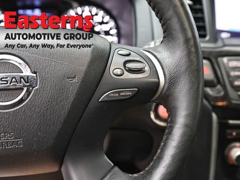 Used 2020 Nissan Pathfinder SL AWD/4WD image 16