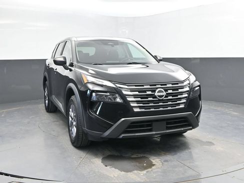Used 2024 Nissan Rogue S AWD/4WD image 2
