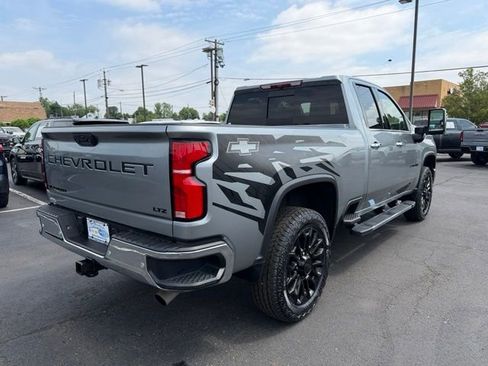 Used 2024 Chevrolet Silverado 2500 LTZ w/ LTZ Plus Package AWD/4WD image 10