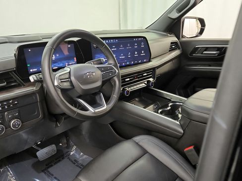 Used 2025 Chevrolet Suburban Z71 AWD/4WD image 16