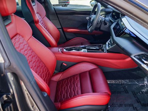 Used 2024 Audi e-tron GT Premium Plus image 17