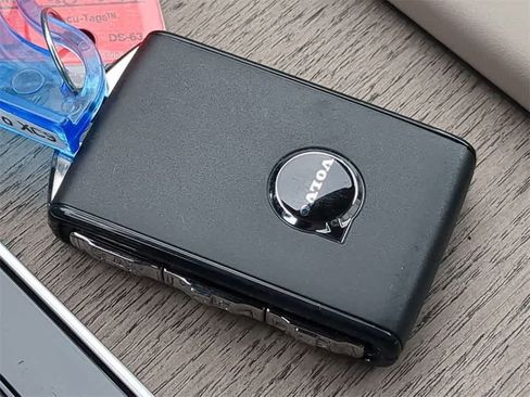 New 2026 Volvo XC90 B6 Plus w/ Protection Package Premier image 32