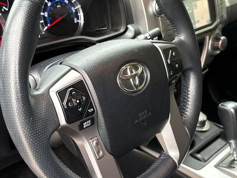Used 2018 Toyota 4Runner SR5 AWD/4WD image 29