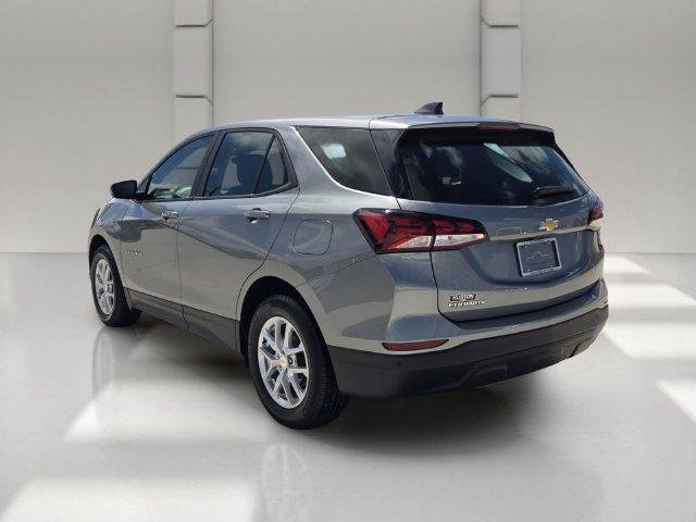 Used 2024 Chevrolet Equinox LS w/ Driver Confidence II Package FWD image 3