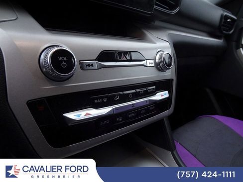 Used 2023 Ford Explorer XLT w/ Class IV Trailer Tow Package AWD/4WD image 10