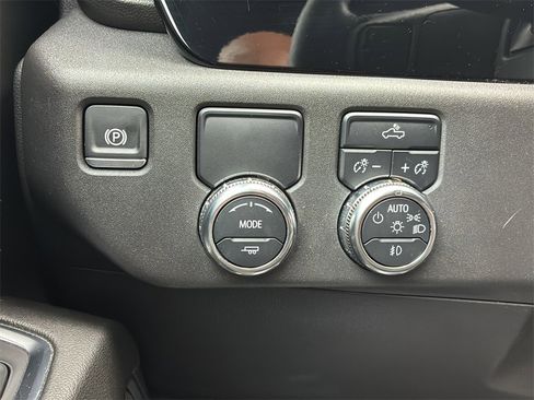 Used 2024 GMC Sierra 1500 Elevation image 40