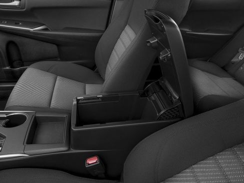 Used 2017 Toyota Camry LE FWD image 16
