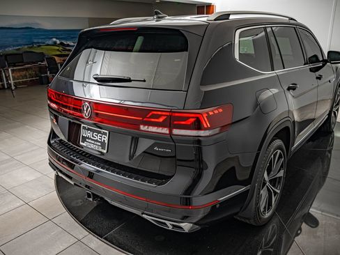 Used 2024 Volkswagen Atlas SEL Premium R-Line AWD/4WD image 16