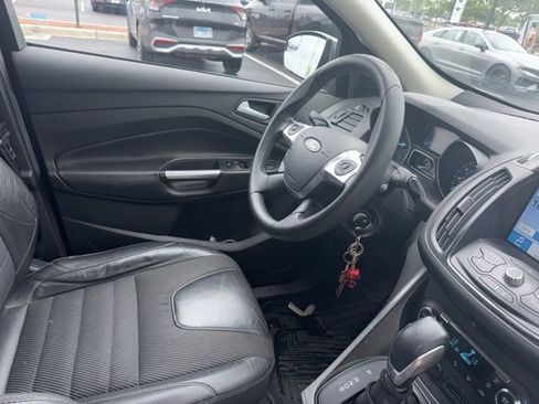 Used 2016 Ford Escape SE w/ SE Chrome Package FWD image 19