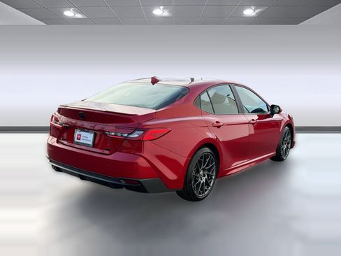 Used 2025 Toyota Camry SE w/ Convenience Package FWD image 9