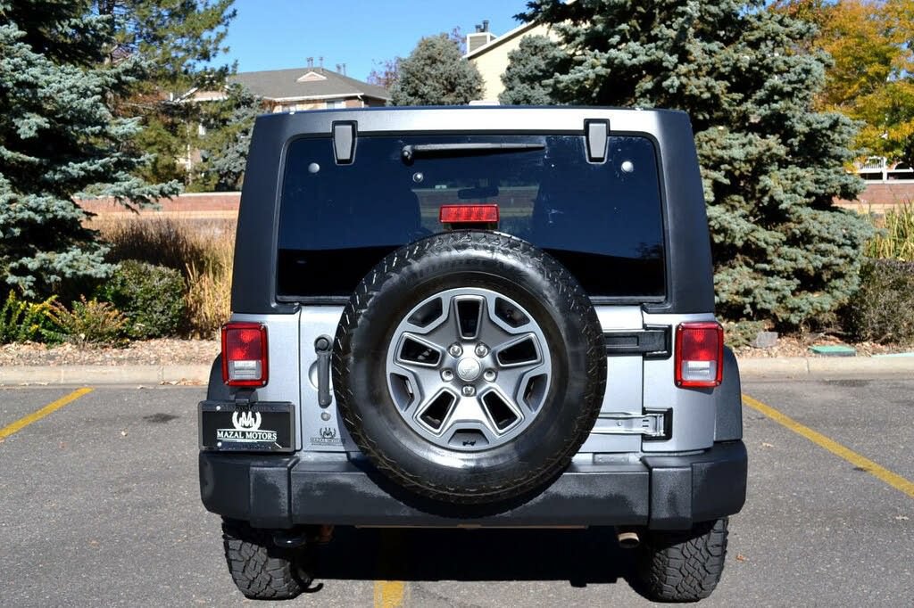 Used 2015 Jeep Wrangler Unlimited Rubicon w/ Dual Top Group AWD/4WD image 12