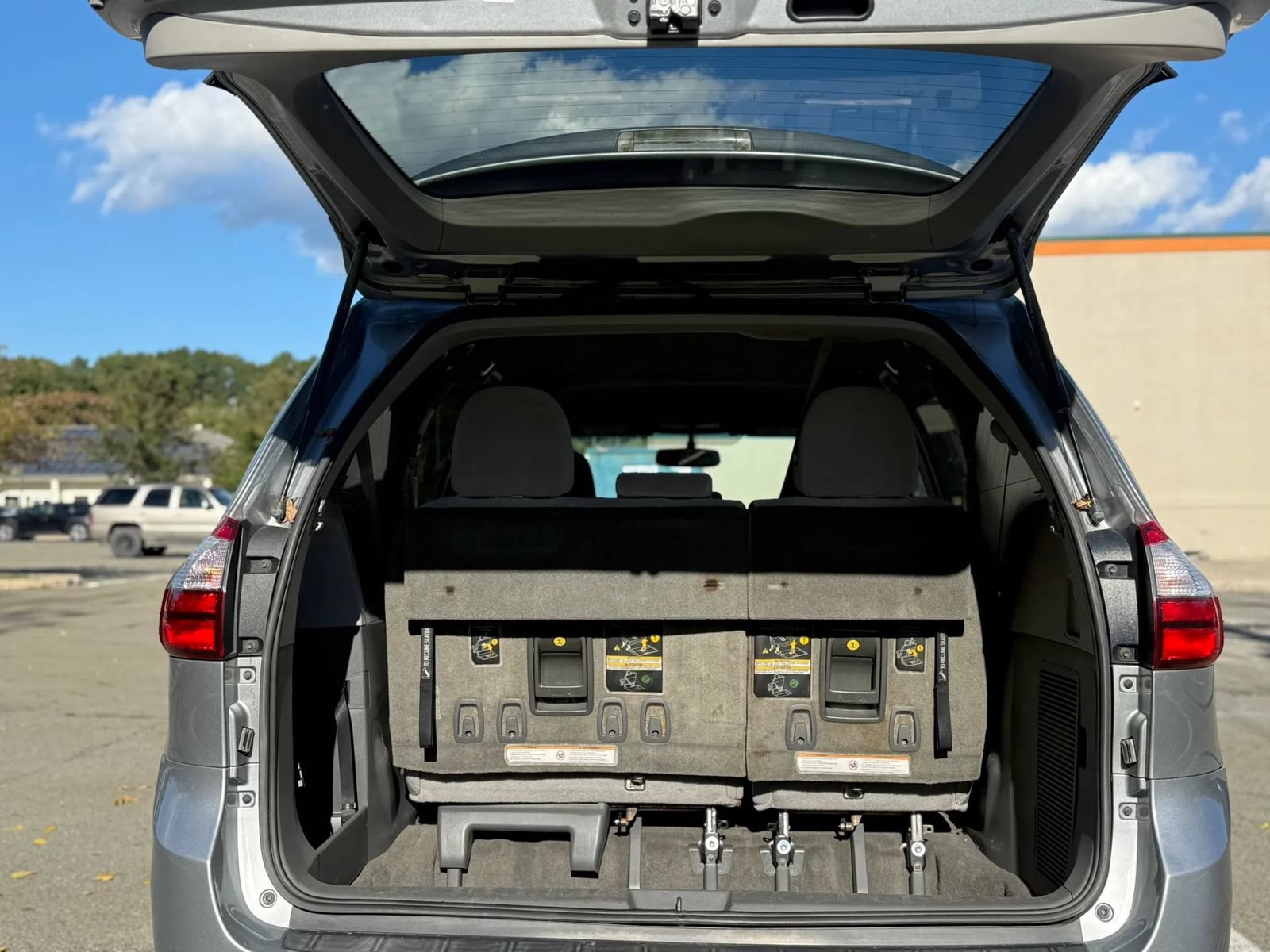 Used 2017 Toyota Sienna LE FWD image 18