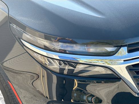 Used 2024 Chevrolet Equinox LS image 32