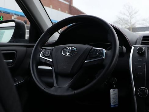 Used 2017 Toyota Camry SE image 36