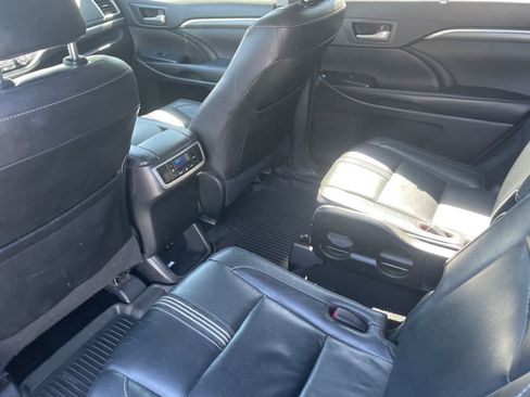 Used 2018 Toyota Highlander SE AWD/4WD image 10