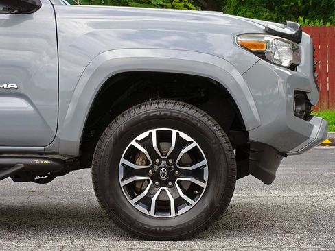 Used 2020 Toyota Tacoma TRD Sport w/ Technology Package AWD/4WD image 12