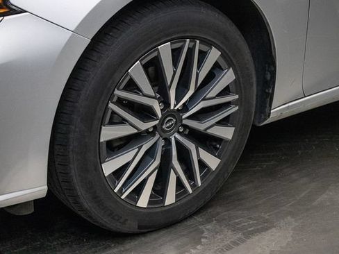 Used 2024 Nissan Altima 2.5 SV AWD/4WD image 8
