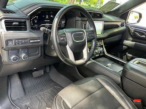 Used 2024 GMC Yukon Denali RWD image 18